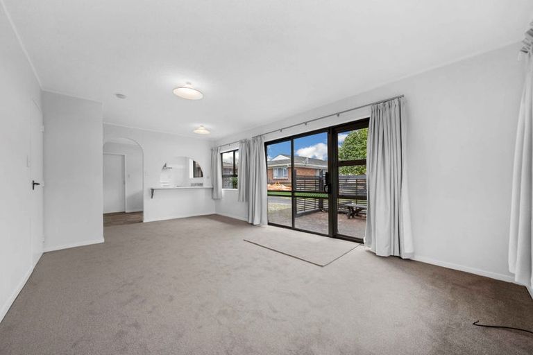 Photo of property in 21a Sunnypark Avenue, Rosehill, Papakura, 2113