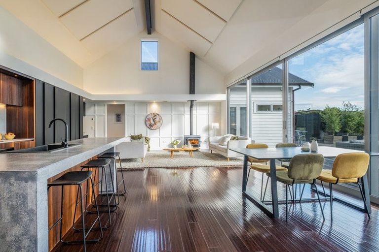 Photo of property in 5 Helm Place, Whitby, Porirua, 5024