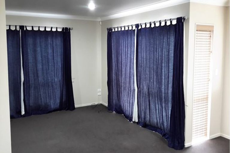 Photo of property in 2/390 Glenfield Road, Glenfield, Auckland, 0629