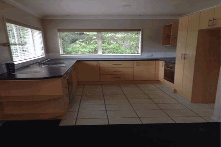 Photo of property in 2/390 Glenfield Road, Glenfield, Auckland, 0629