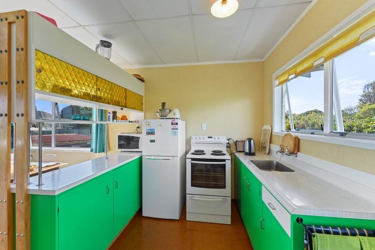 Photo of property in 70 William Street, Waikanae Beach, Waikanae, 5036