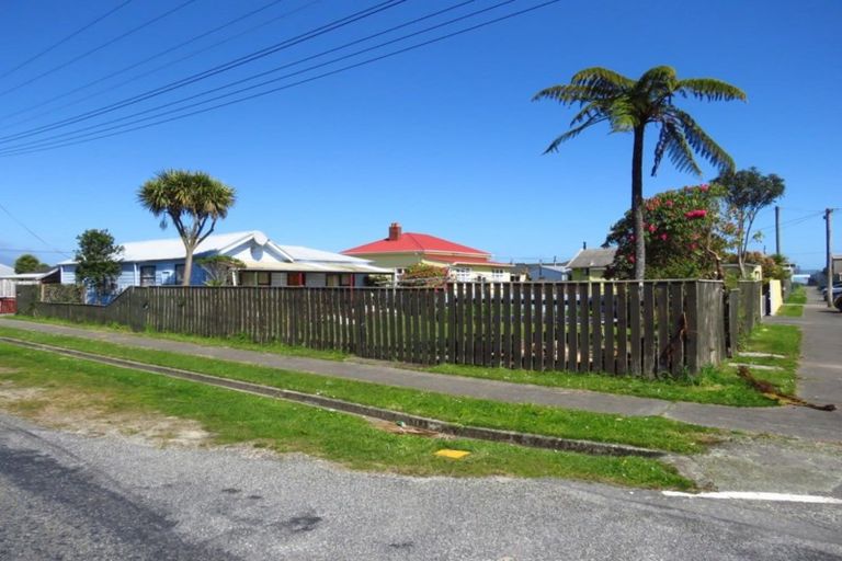 Photo of property in 12 Russell Street, Westport, 7825