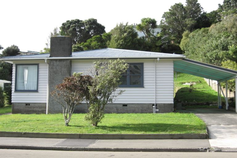 Photo of property in 106 Kenmore Street, Newlands, Wellington, 6037