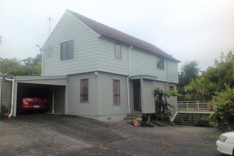 Photo of property in 2/22 Tree View Avenue, Glenfield, Auckland, 0629