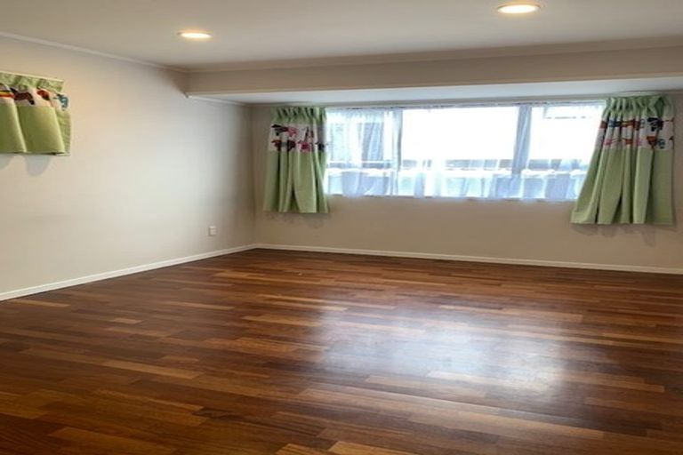 Photo of property in 1/52 Galloway Crescent, Farm Cove, Auckland, 2012