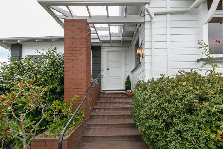 Photo of property in 34 Fitzroy Road, Bluff Hill, Napier, 4110