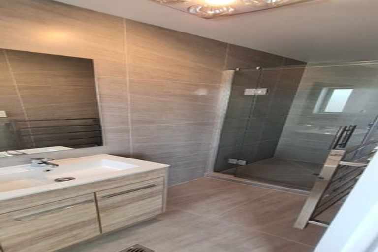 Photo of property in 15a Crestview Rise, Papakura, 2110