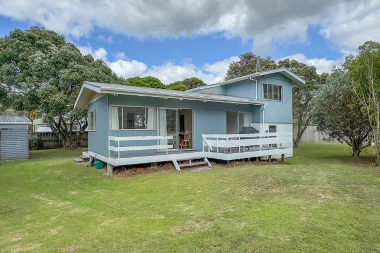 Photo of property in 106 Moore Place, Whangamata, 3620