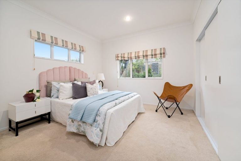 Photo of property in 16 Midhurst Avenue, Henderson, Auckland, 0612