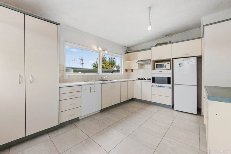 Photo of property in 15 Target Road, Totara Vale, Auckland, 0629