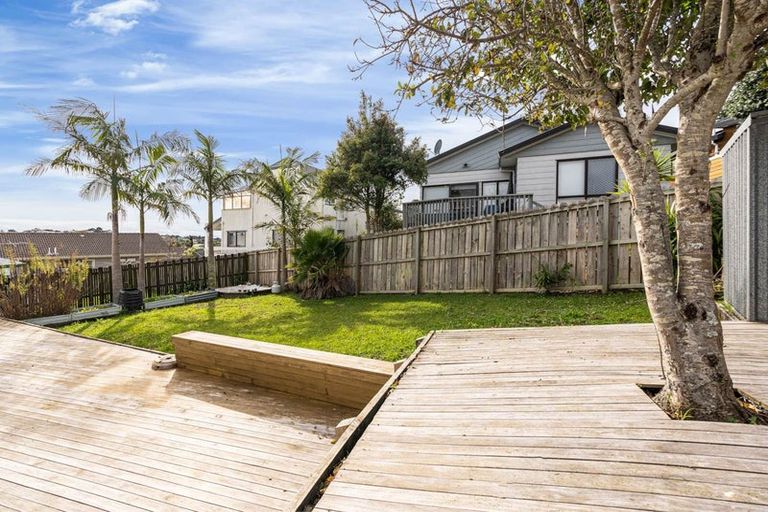 Photo of property in 13 Altair Place, Windsor Park, Auckland, 0632