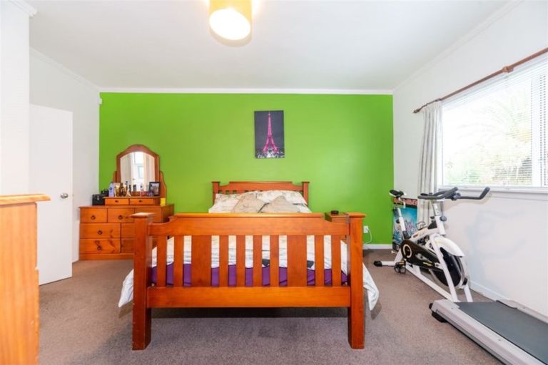 Photo of property in 60 Waimumu Road, Massey, Auckland, 0614