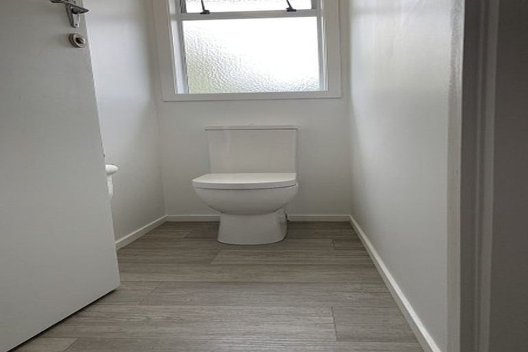 Photo of property in 15 Liston Crescent, Cockle Bay, Auckland, 2014