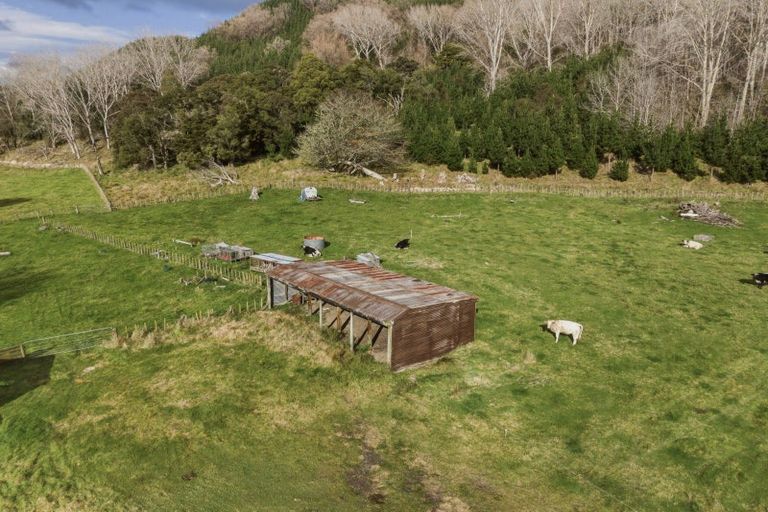 Photo of property in 921 Ongo Road, Hunterville, 4782