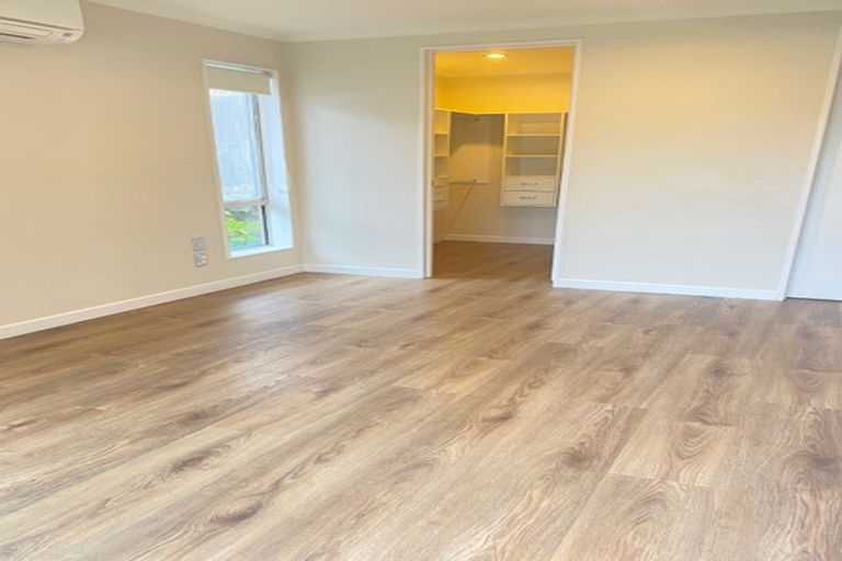 Photo of property in 40 Corricvale Way, Northcross, Auckland, 0630