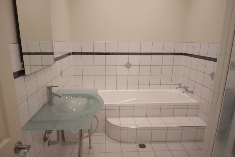 Photo of property in Hb Apartments, 8/3 Holland Street, Te Aro, Wellington, 6011