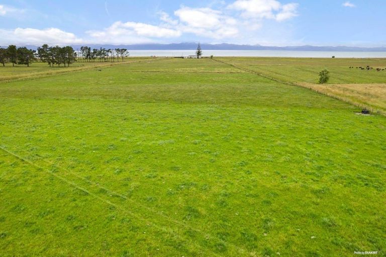 Photo of property in 587 East Coast Road, Kaiaua, Miranda, 2473