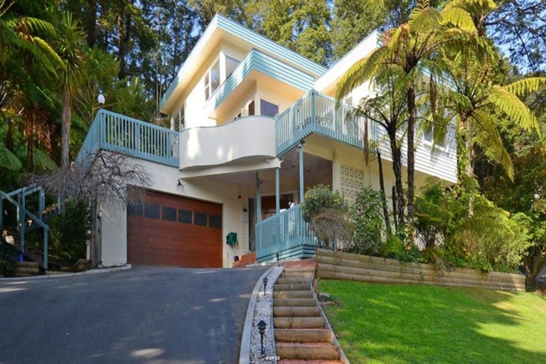 Photo of property in 5 Tiniroa Grove, Silverstream, Upper Hutt, 5019