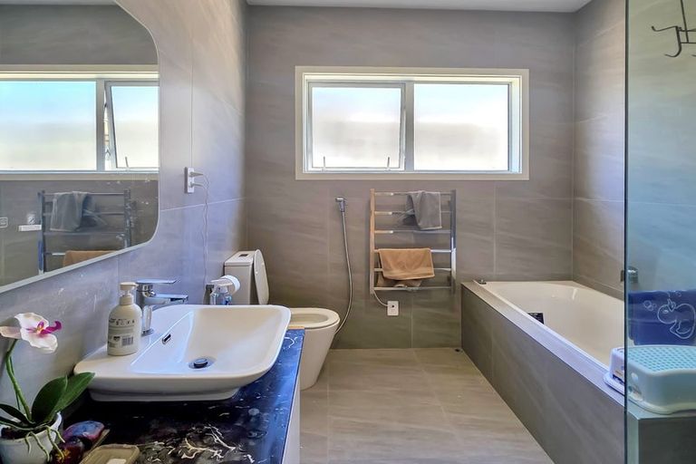 Photo of property in 31 Johns Creek Crescent, Silverdale, 0932