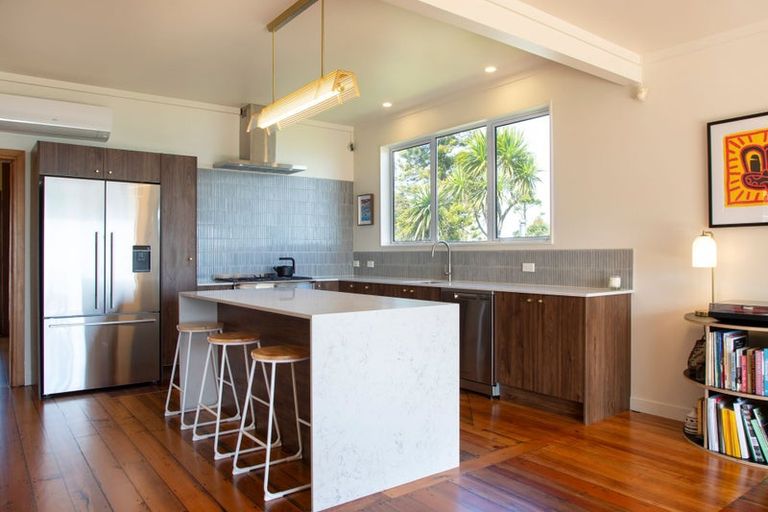 Photo of property in 41 Te Ahuahu Road, Piha, New Lynn, 0772