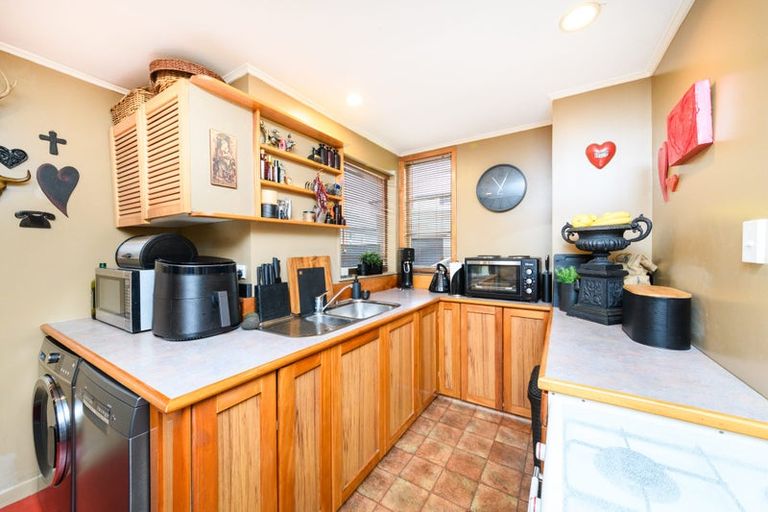 Photo of property in 497 Featherston Street, Roslyn, Palmerston North, 4414