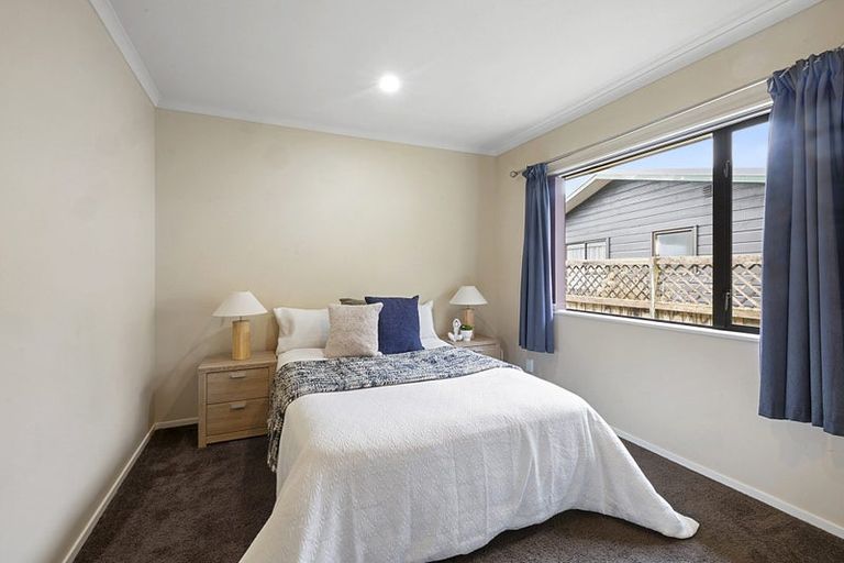 Photo of property in 15a Marchant Place, Westown, New Plymouth, 4310