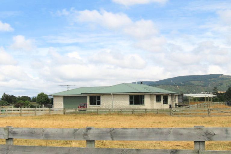 Photo of property in 15 Malcolm Gillies Grove, Totara Park, Upper Hutt, 5018