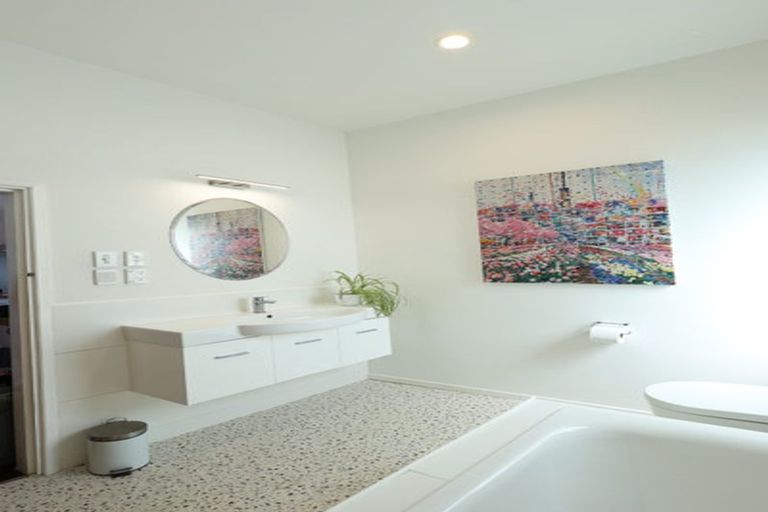 Photo of property in 53 Todman Street, Brooklyn, Wellington, 6021