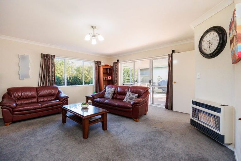 Photo of property in 8 Rosebank Avenue, Kelvin Grove, Palmerston North, 4414