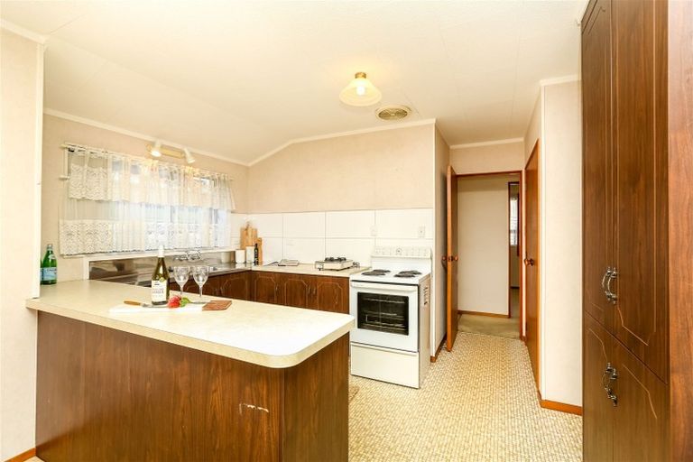 Photo of property in 2/481 Saint Aubyn, Moturoa, New Plymouth, 4310