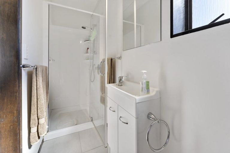 Photo of property in 20 Fairfax Terrace, Frankleigh Park, New Plymouth, 4310