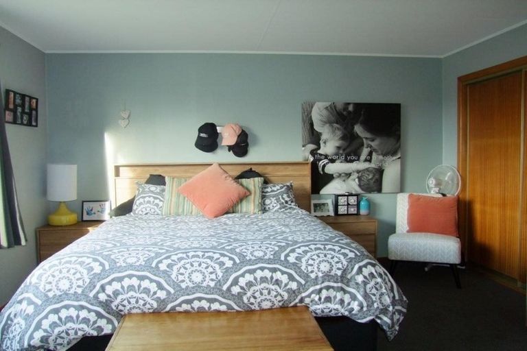 Photo of property in 15 Moore Street, Milton, 9220