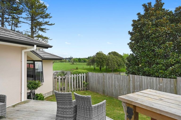 Photo of property in 16 Palm Grove Drive, Western Heights, Hamilton, 3200