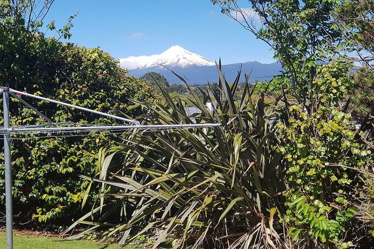 Photo of property in 184 Seaview Road, Westown, New Plymouth, 4310