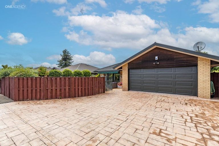 Photo of property in 2/156 Blighs Road, Strowan, Christchurch, 8052