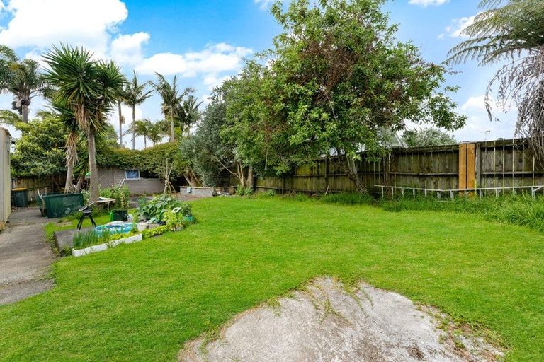 Photo of property in 30 Pipitea Place, Massey, Auckland, 0614
