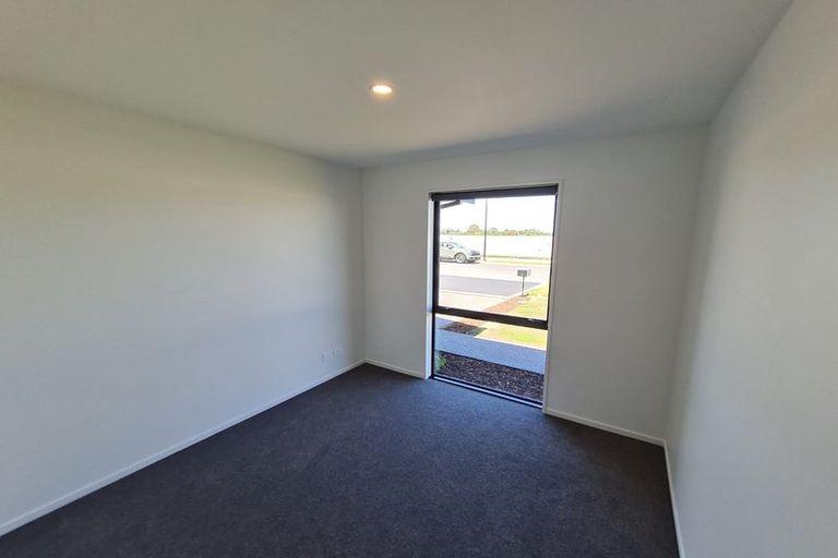 Photo of property in 22 Eileen Way, Rolleston, 7615