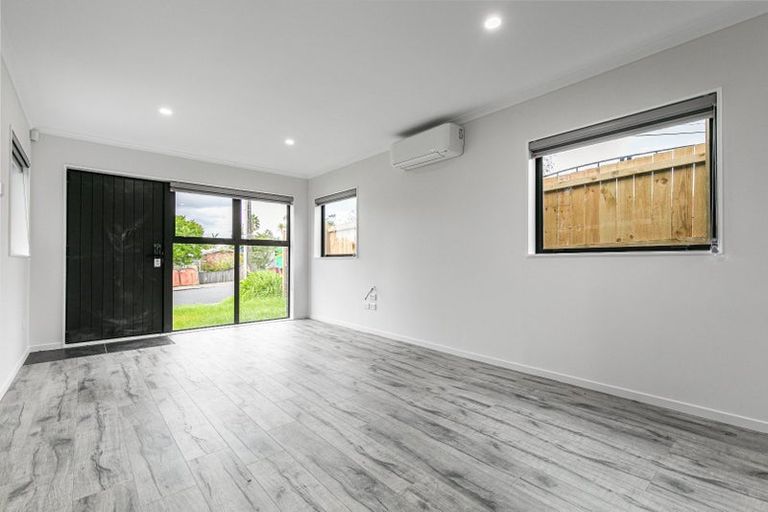 Photo of property in 84 Godley Road, Green Bay, Auckland, 0604