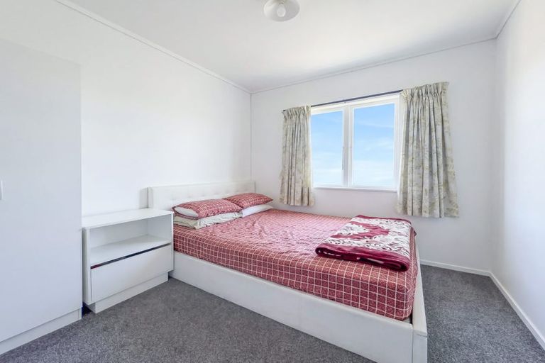 Photo of property in 13 Hellyers Street, Birkdale, Auckland, 0626
