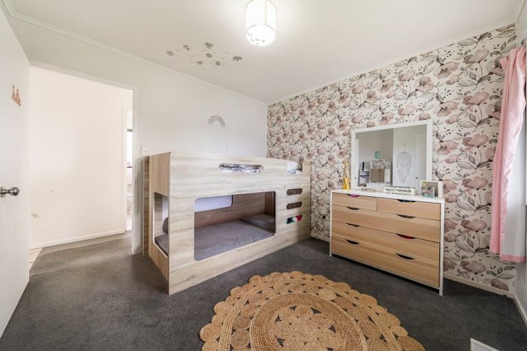 Photo of property in 5 Edelweiss Grove, Timberlea, Upper Hutt, 5018