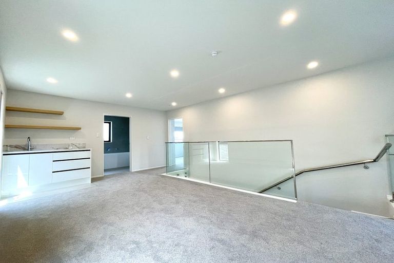 Photo of property in 6 Vanbrugh Place, Bucklands Beach, Auckland, 2014