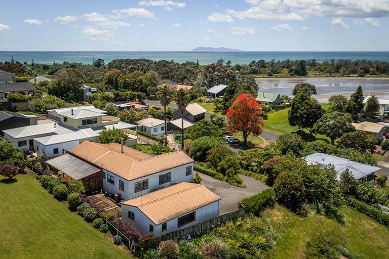 Photo of property in 2 Denby Close, Athenree, Katikati, 3177