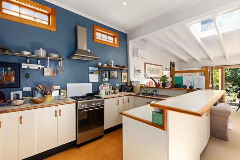 Photo of property in 70 Te Wharepouri Street, Berhampore, Wellington, 6023