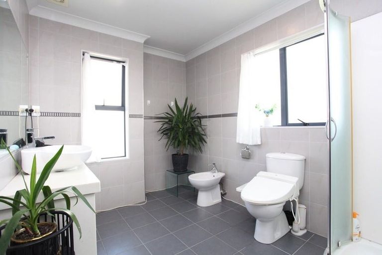 Photo of property in 50 Amberwood Drive, Northpark, Auckland, 2013