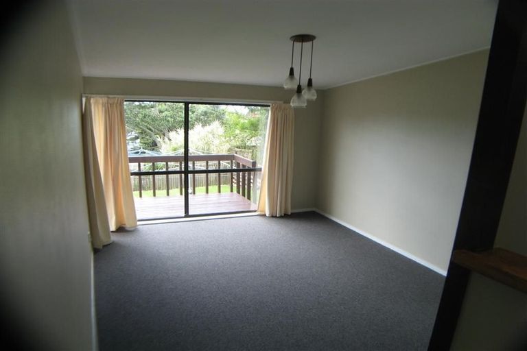 Photo of property in 2/135 Glenfield Road, Hillcrest, Auckland, 0626