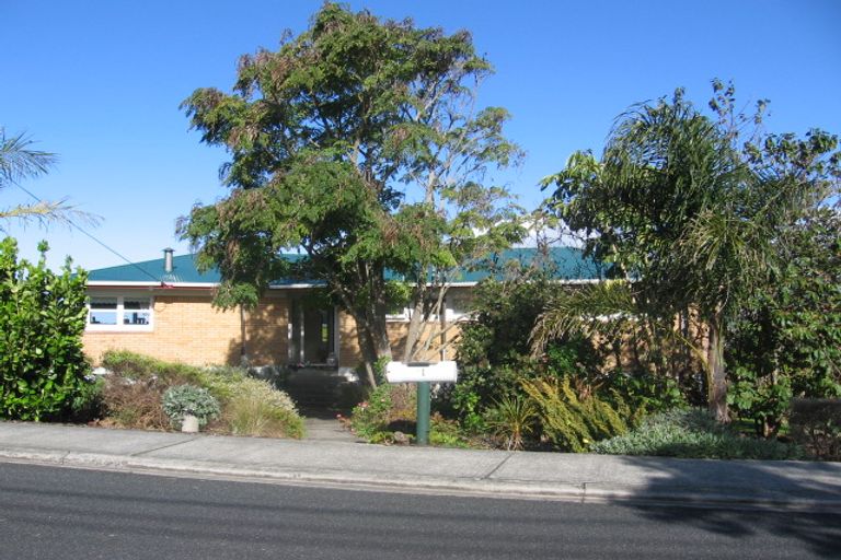 Photo of property in 1 Weir Crescent, Onerahi, Whangarei, 0110