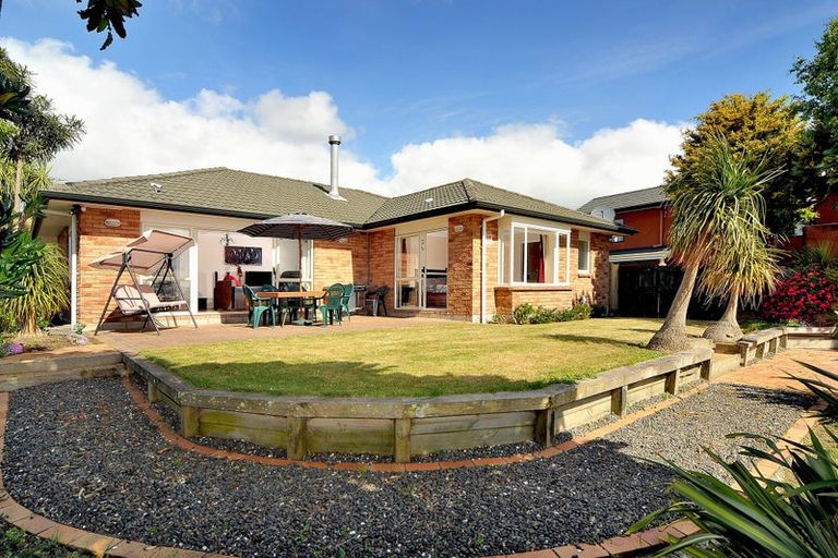 Photo of property in 32 Pitt Avenue, Clendon Park, Auckland, 2103