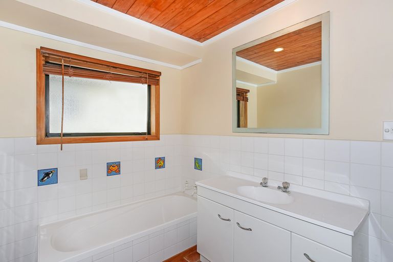 Photo of property in 4 Vela Place, Clarks Beach, 2122