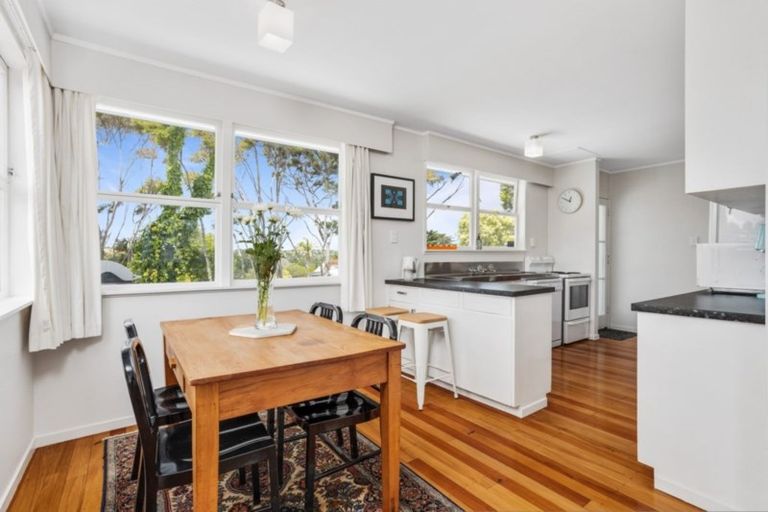 Photo of property in 1/14 Windy Ridge Road, Glenfield, Auckland, 0629