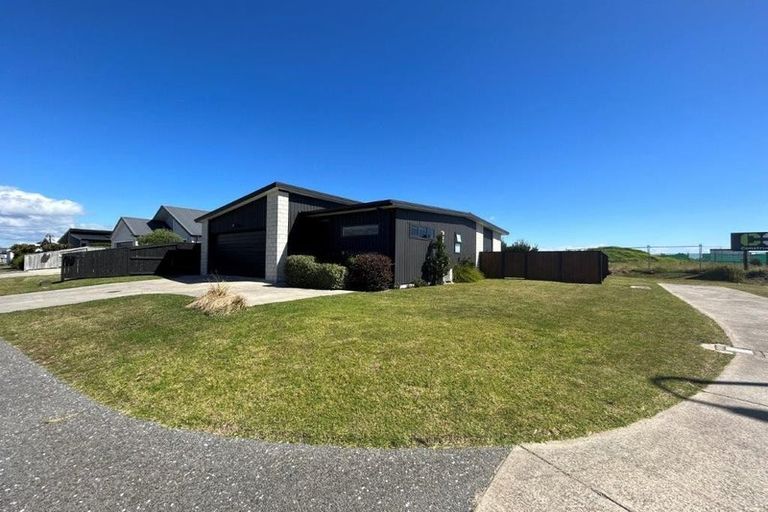 Photo of property in 2 Franks Way, Papamoa Beach, Papamoa, 3118